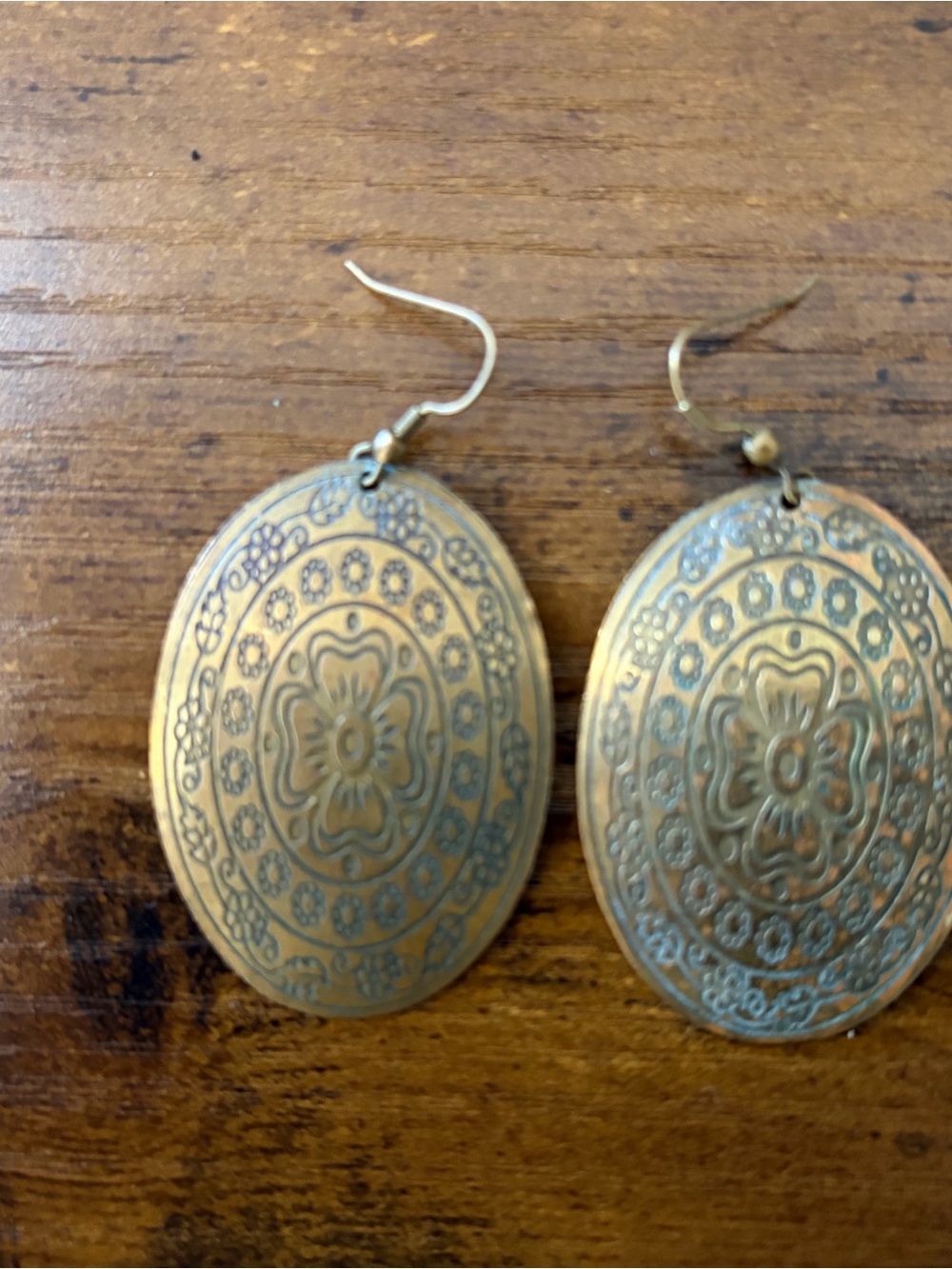 Vintage-Inspired Oval Floral Drop Earrings - Gold